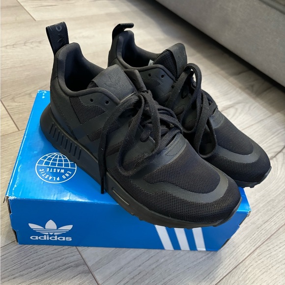 Big boys Adidas running sneakers. Black color. Size 6 big boys. - Picture 2 of 11